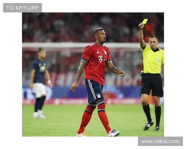 拜仁球迷抗议博阿滕曾涉嫌家暴引发争议要求停止其加盟球队实习 拜仁球迷抗议博阿滕曾涉嫌家暴引发争议要求停止其加盟球队实习