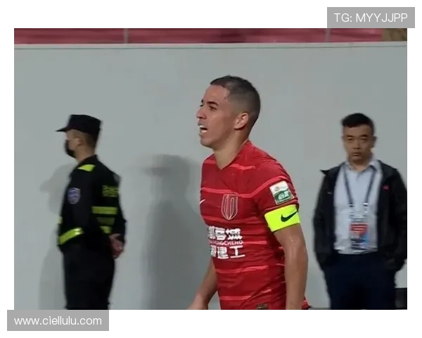 罗慕洛传射建功并伤退 蓉城三分锁定胜局 罗慕洛传射建功并伤退 蓉城三分锁定胜局