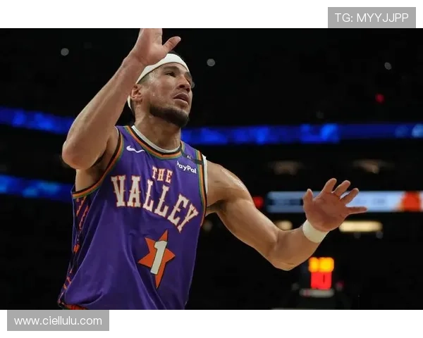 布克谈自己表现:需要更多出手并提高进攻侵略性