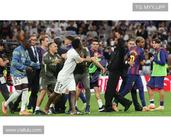 西媒称维尼修斯脾气大变仅吃一黄阿隆索神奇调教助其成熟稳健 西媒称维尼修斯脾气大变仅吃一黄阿隆索神奇调教助其成熟稳健